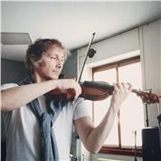 Insegnante di conclamata esperienza docente di istituto musicale impartisce lezioni private di Violino e teoria e Solfeggio/ritmica ne proprio studio attrezzato.
Didattica e metodologia d'avanguardia